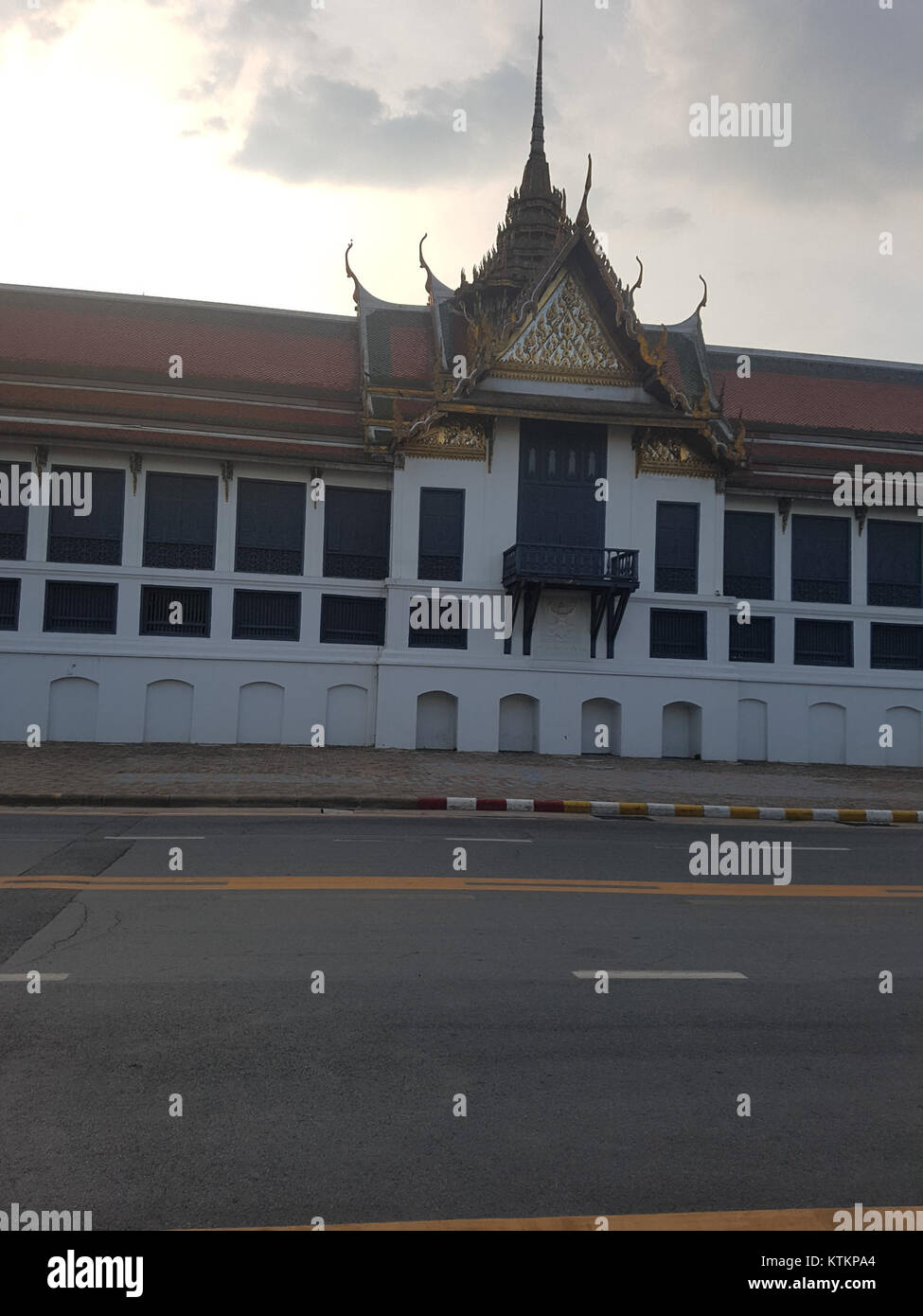 Le Grand Palais de Bangkok, en Thaïlande, est un monument historique et architectural. Cette structure emblématique est le symbole de la monarchie de Thailandâ et constitue une destination culturelle et touristique majeure. Banque D'Images