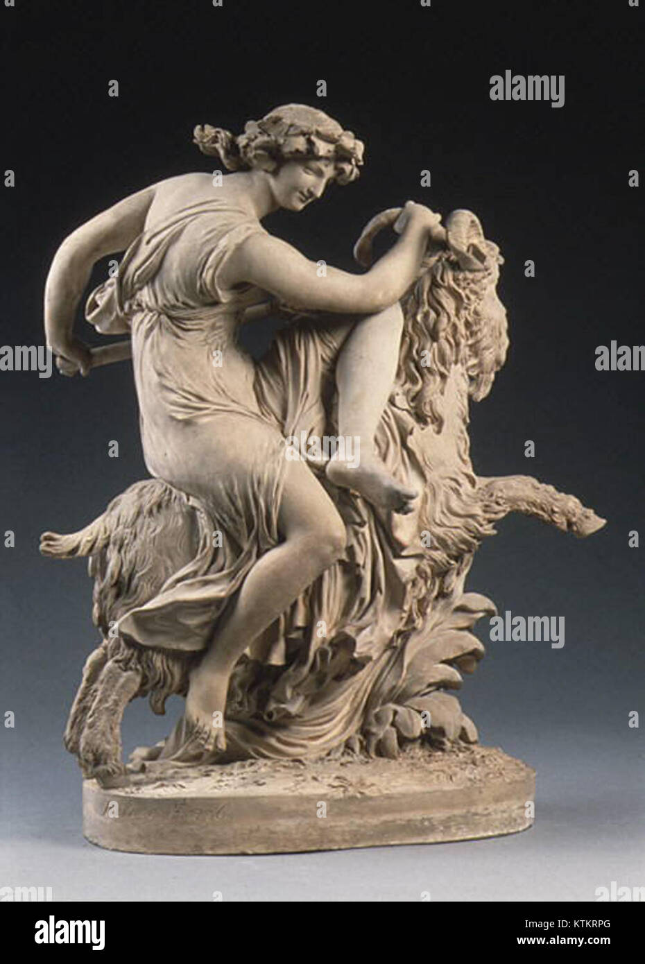Bacchante Riding a Goat est une sculpture classique conservée au Metropolitan Museum of Art, représentant la figure mythologique Bacchante, associée à Bacchus, chevauchant une chèvre dans une pose dynamique. Banque D'Images