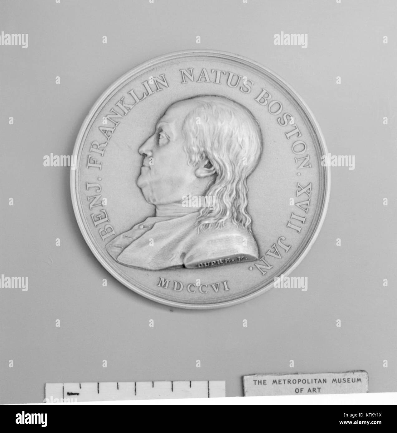 Plaque de Benjamin Franklin, attribuée à Jean Martin Renaud, français, 1776-1821. Bronze, 2 3/4 x 1 7/8 po (7 x 4,8 cm). Don de John L. Cadwalader, 1904. Numéro d'accès : 04.12. Le Metropolitan Museum of Art, New York. Banque D'Images Plaque de Benjamin Franklin, attribuée à Jean Martin Renaud, français, 1776-1821. Bronze, 2 3/4 x 1 7/8 po (7 x 4,8 cm). Don de John L. Cadwalader, 1904. Numéro d'accès : 04.12. Le Metropolitan Museum of Art, New York. Banque D'Images