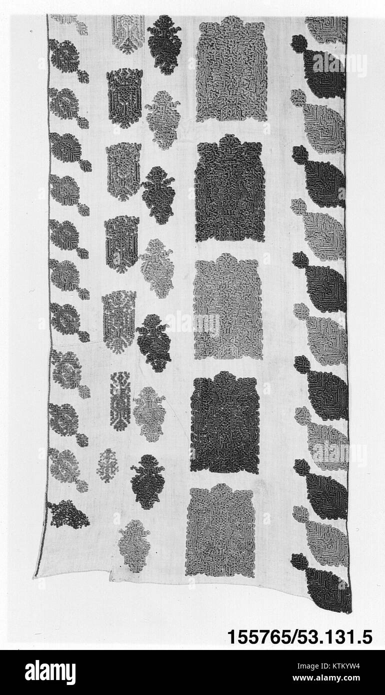 Le panneau de tente de lit, catalogué sous MET 155765, est un artefact textile historique, représentant des éléments décoratifs et fonctionnels utilisés dans le passé pour l'intimité et le confort dans les zones de couchage. Son design reflète les tendances culturelles et esthétiques de l'époque. Banque D'Images