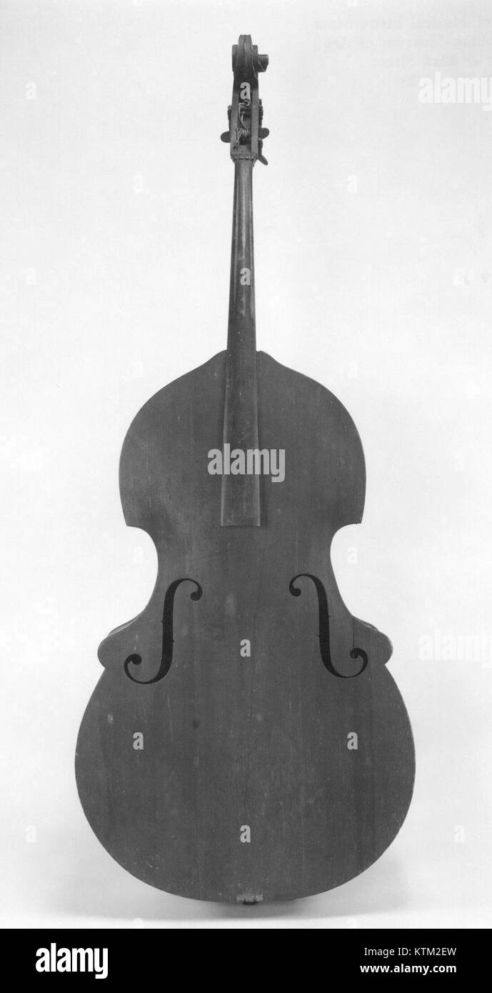La basse violon de la collection MET (numéro 224292) est un bel exemple d'instruments de musique du XVIIe siècle. L'instrument met en valeur l'artisanat historique et joue un rôle clé dans l'histoire des instruments à cordes. Banque D'Images