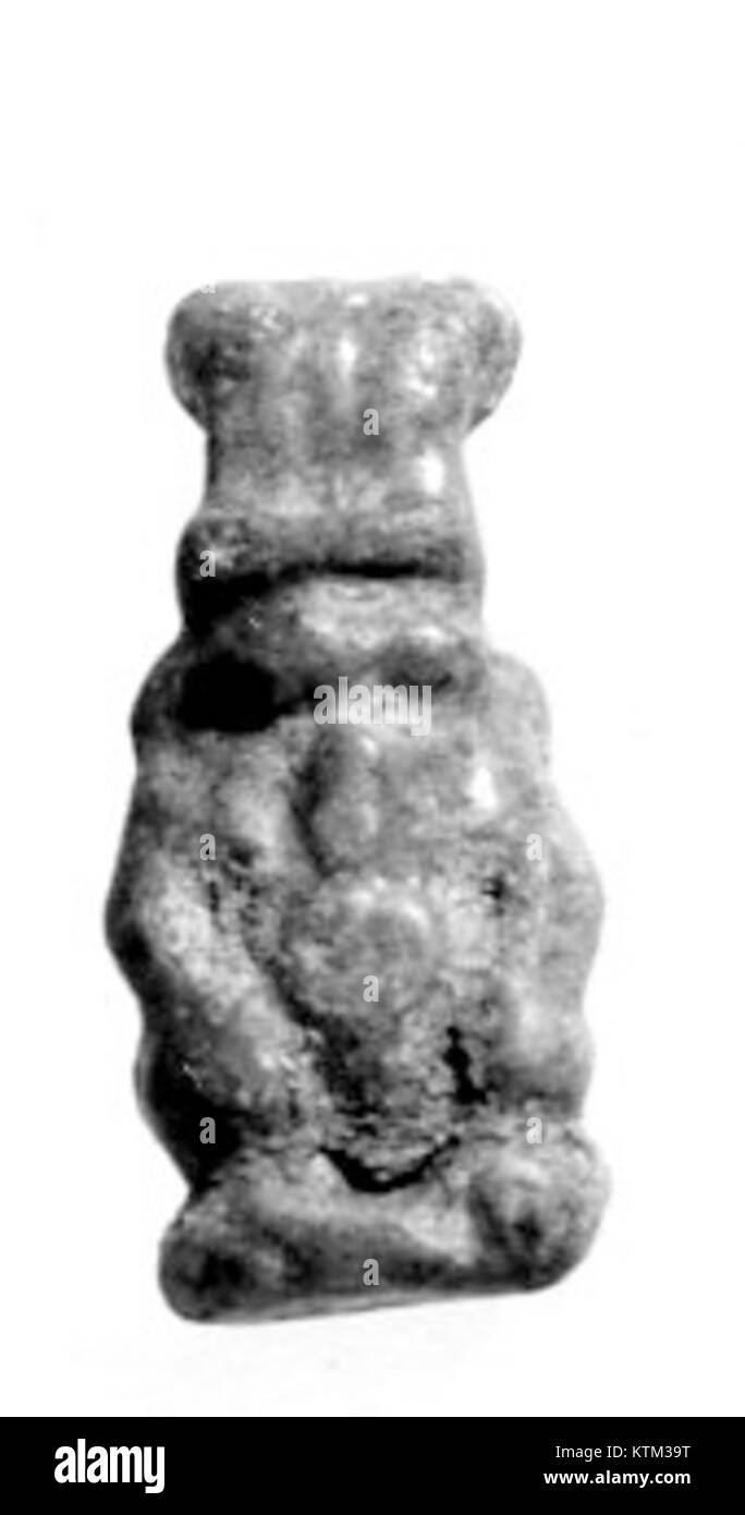 L'amulette de Bes, qui fait partie de la collection du Metropolitan Museum of Art, est un artefact égyptien ancien représentant le Dieu Bes, qui était associé à la protection et à la bonne fortune. L'amulette est élaborée de manière complexe et sert de symbole aux croyances religieuses égyptiennes anciennes. Banque D'Images