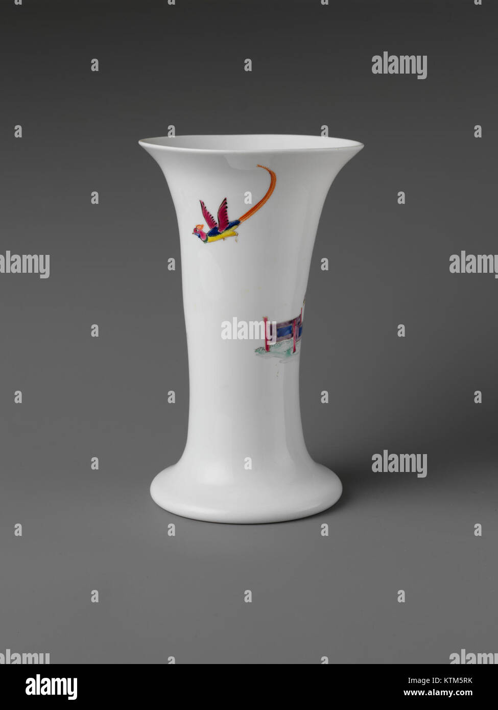 Ce bécher, qui fait partie de la collection du Metropolitan Museum of Art, est un exemple de verrerie ancienne de l'Empire romain, mettant en valeur l'art du soufflage de verre et l'artisanat romain. Banque D'Images