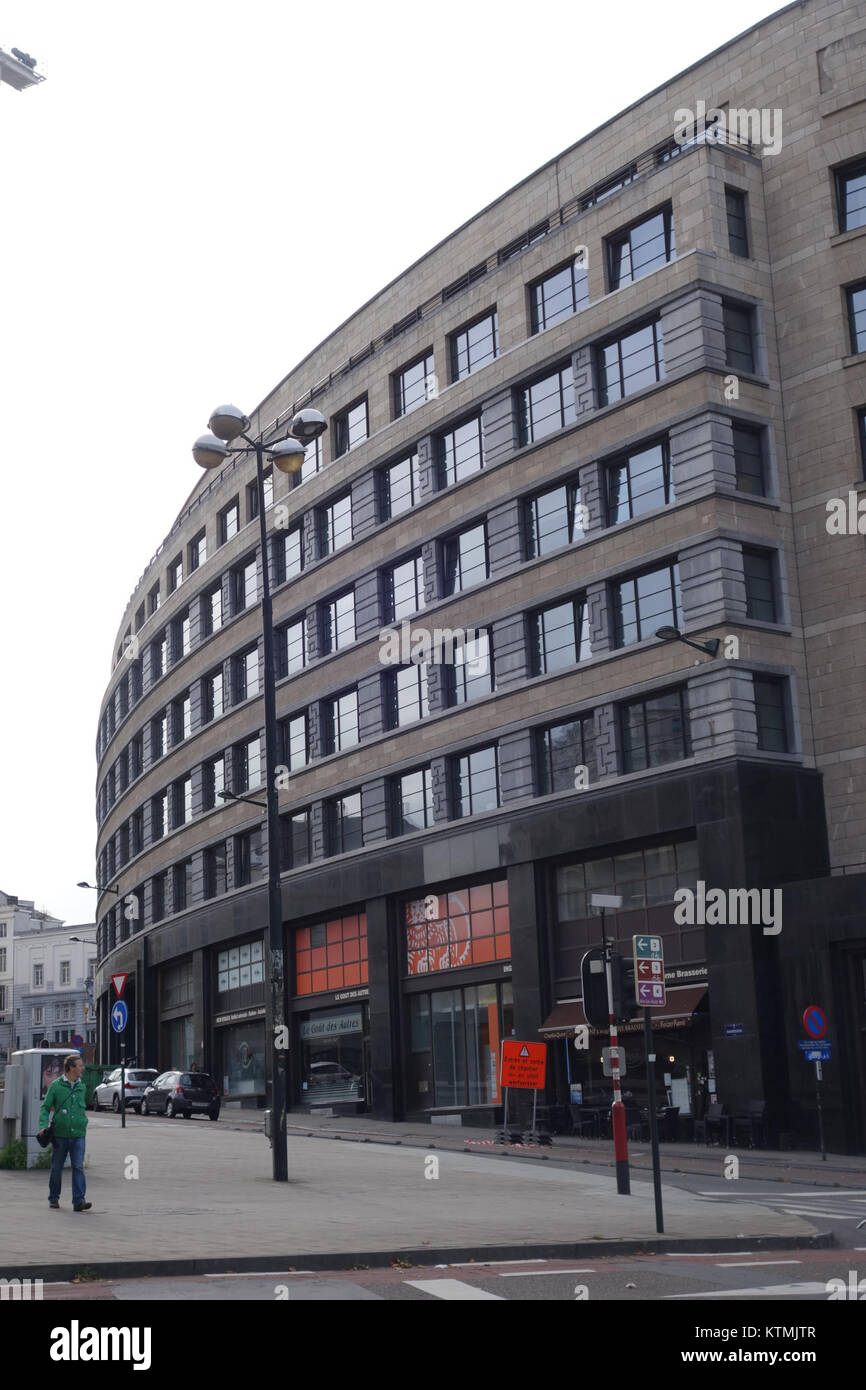 Belgian Shell fait référence aux activités historiques de la société pétrolière Shell en Belgique. Elle a joué un rôle important dans les secteurs énergétique et industriel du pays. Banque D'Images