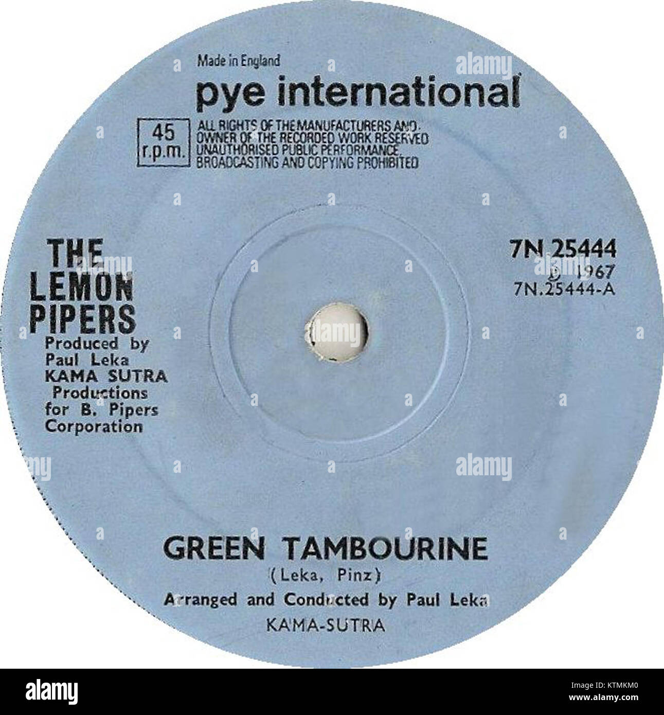 Green Tambourine est une chanson à succès des années 1960 des Lemon Pipers, connue pour sa mélodie accrocheuse et son style pop psychédélique. La sortie vinyle britannique de ce morceau est devenue une partie emblématique de la scène musicale de eraâ€™s. Banque D'Images