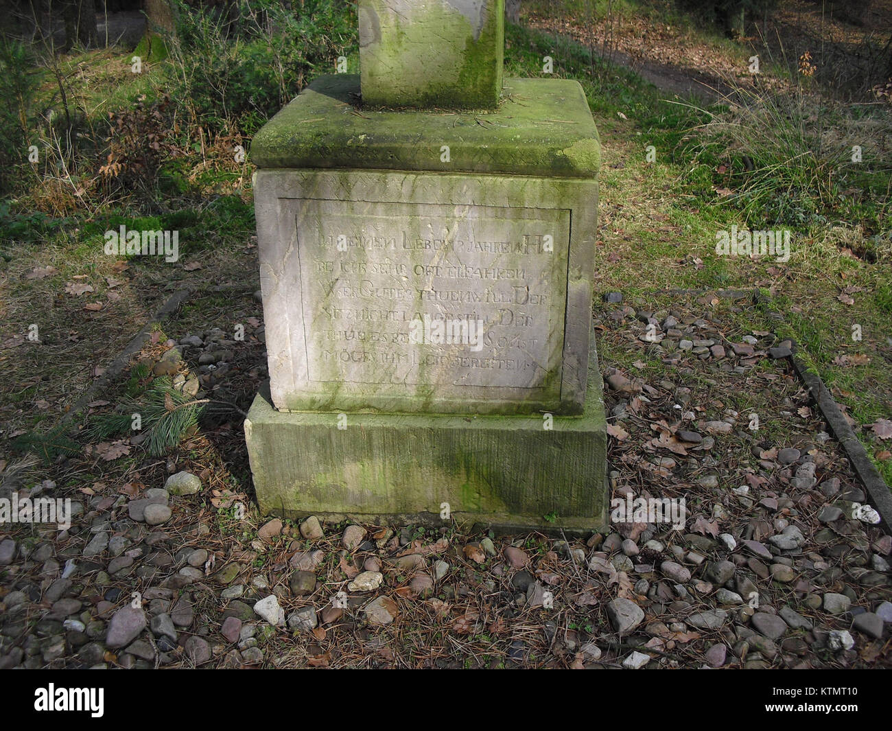 La Tilly Kreuz est une croix commémorative à Bad Lippspringe, en Allemagne, commémorant la bataille de Lippspringe pendant la guerre de trente ans. L'inscription sur la croix marque cet événement historique. Banque D'Images
