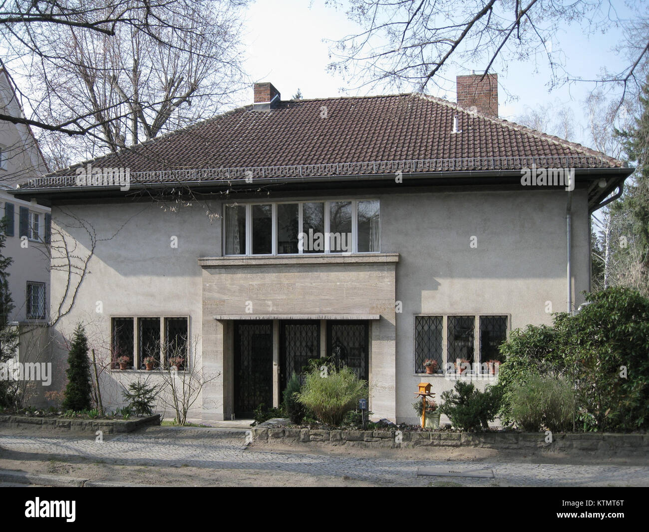 Auf dem Grat 38 est une adresse dans le quartier Dahlem de Berlin, remarquable par son emplacement dans le quartier historique et académique de cityÂ€™, reflétant le développement et le caractère architectural de regionâ€™. Banque D'Images