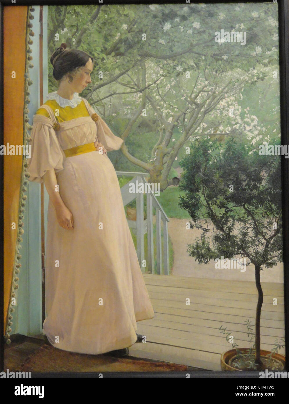 Le tableau 'aux fenêtres françaises, la femme de l'artiste' de Laurits Andersen Ring est exposé au Statens Museum for Kunst. Il dépeint la femme de l'artiste dans un moment de réflexion, mettant en valeur l'attention de Ring pour les détails et le réalisme. Banque D'Images