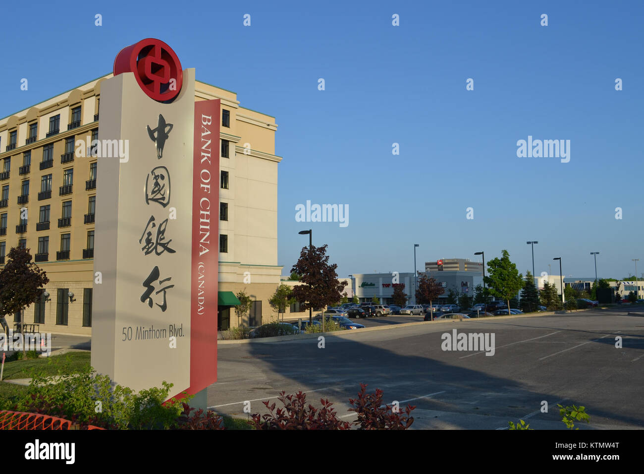 La succursale de Markham de la Banque de Chine est une institution financière située à Markham, en Ontario. Il sert la communauté en fournissant des services bancaires et un soutien financier aux résidents et aux entreprises locales. Banque D'Images