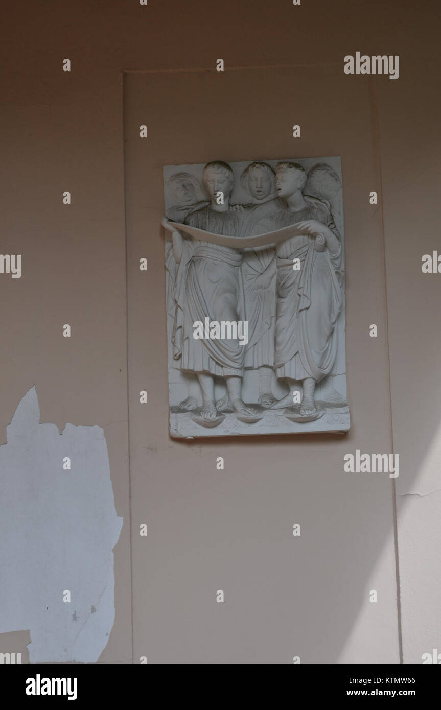 Photographie du temple dorique à Gustavsgarten, Bad Homburg, Allemagne, mettant en évidence la plaque d'inscription sur le côté droit. Banque D'Images