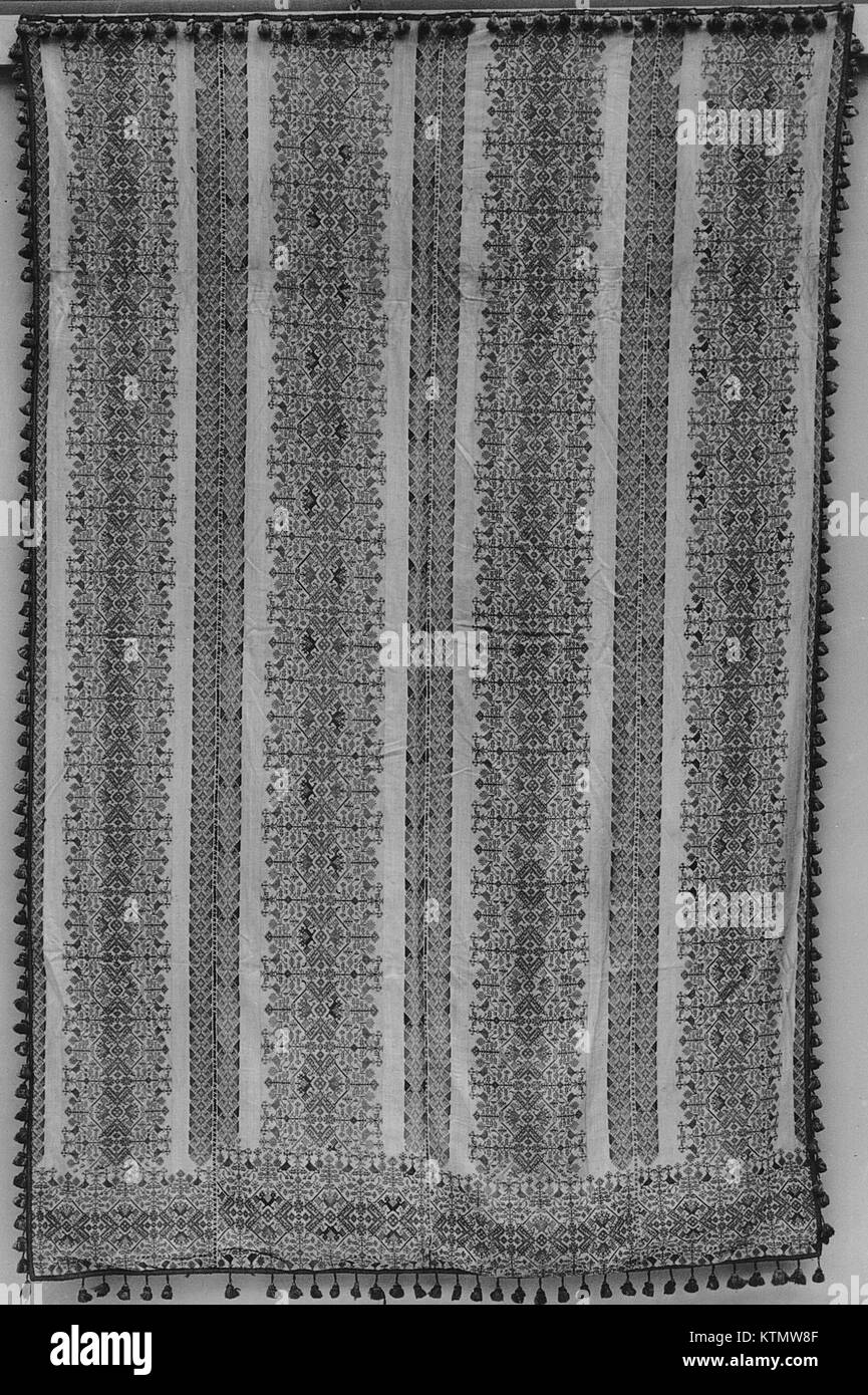 Ce rideau de lit, qui fait partie de la collection du Metropolitan Museum of Art, illustre l'artisanat textile de son époque. Le tissu décoratif est souvent associé au luxe et à la décoration intérieure historique. Banque D'Images