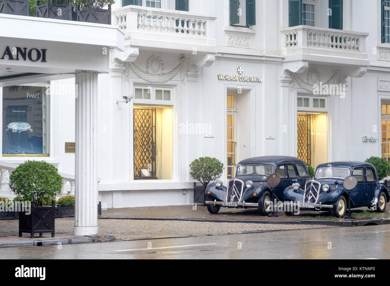 Hôtel Métropole à Hanoi un jour de pluie en février. Ce légendaire hôtel construit en style colonial français, l'hôtel a ouvert en 1901. Banque D'Images