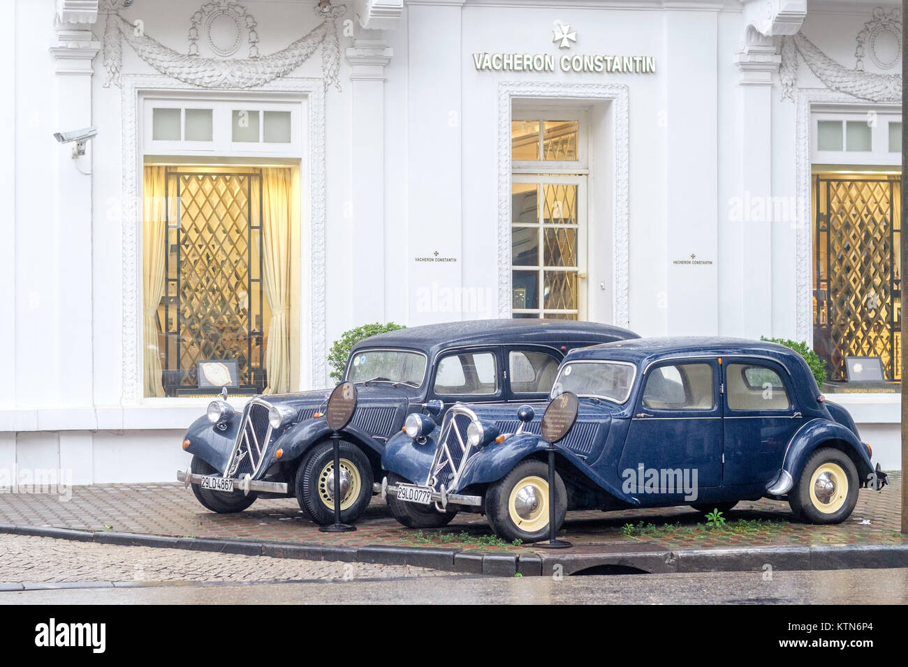 Hôtel Métropole à Hanoi un jour de pluie en février. Ce légendaire hôtel construit en style colonial français, l'hôtel a ouvert en 1901. Banque D'Images