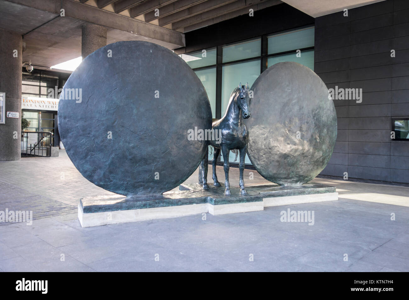 Union européenne (cheval avec deux disques), 2001 par Christopher Le Brun exposés au Musée de Londres, Royaume-Uni Banque D'Images
