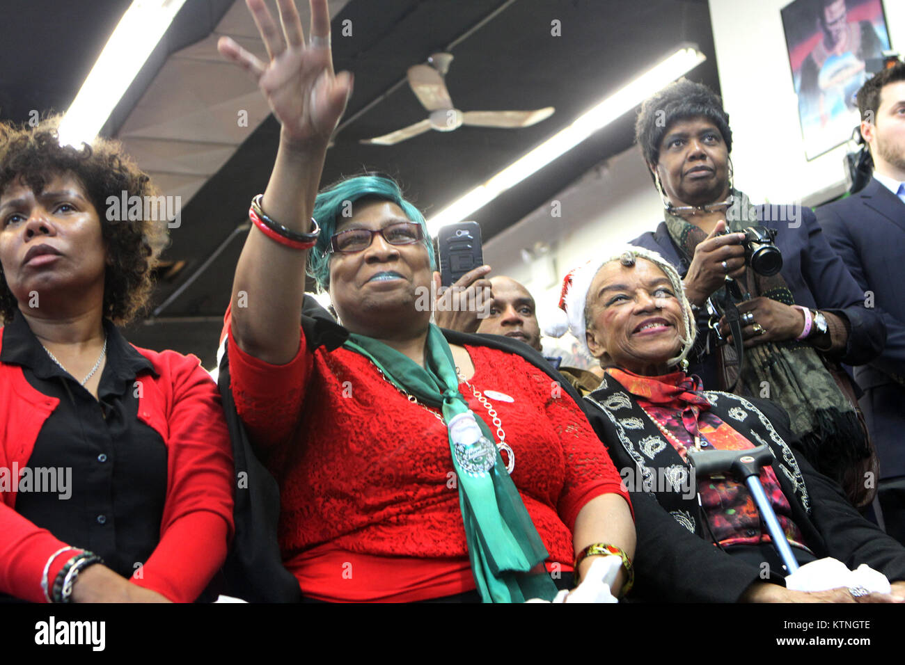 New York, NY, USA. Dec 25, 2017. Assiste à l'auditoire du Réseau d'Action National Toy annuel give-away et repas de vacances tenue au Réseau national d'action de la Justice de la Chambre le 25 décembre 2017 dans la section de Harlem de New York City. Credit : Mpi43/Mediapunch/Alamy Live News Banque D'Images