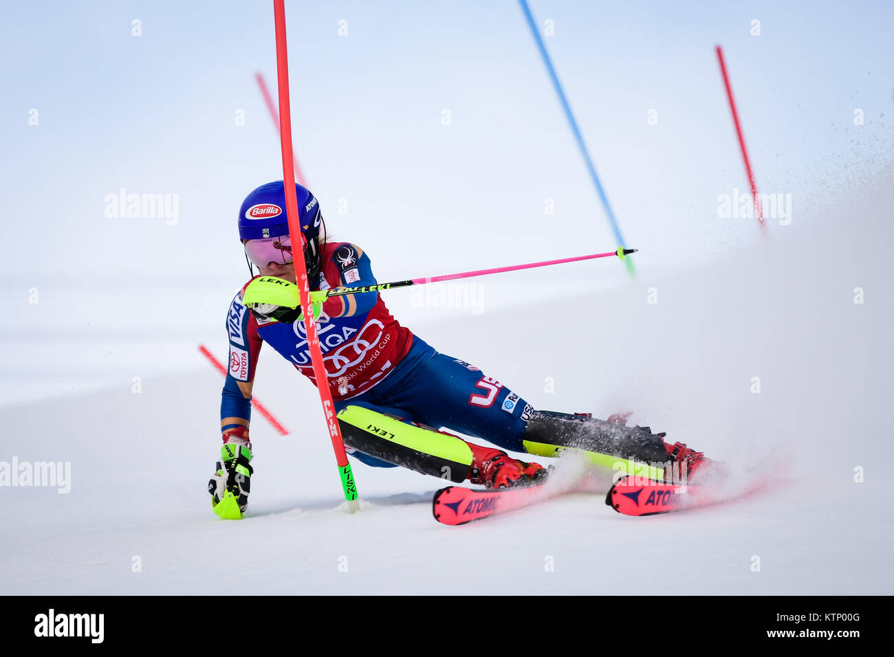 Lienz, Autriche. 28 Dec, 2017. Mikaela Shiffrin de United States fait concurrence au cours de la première exécution de la Coupe du Monde FIS de mesdames course de slalom à Lienz, Autriche, le 28 décembre 2017. Credit : Jure Makovec/Alamy Live News Banque D'Images