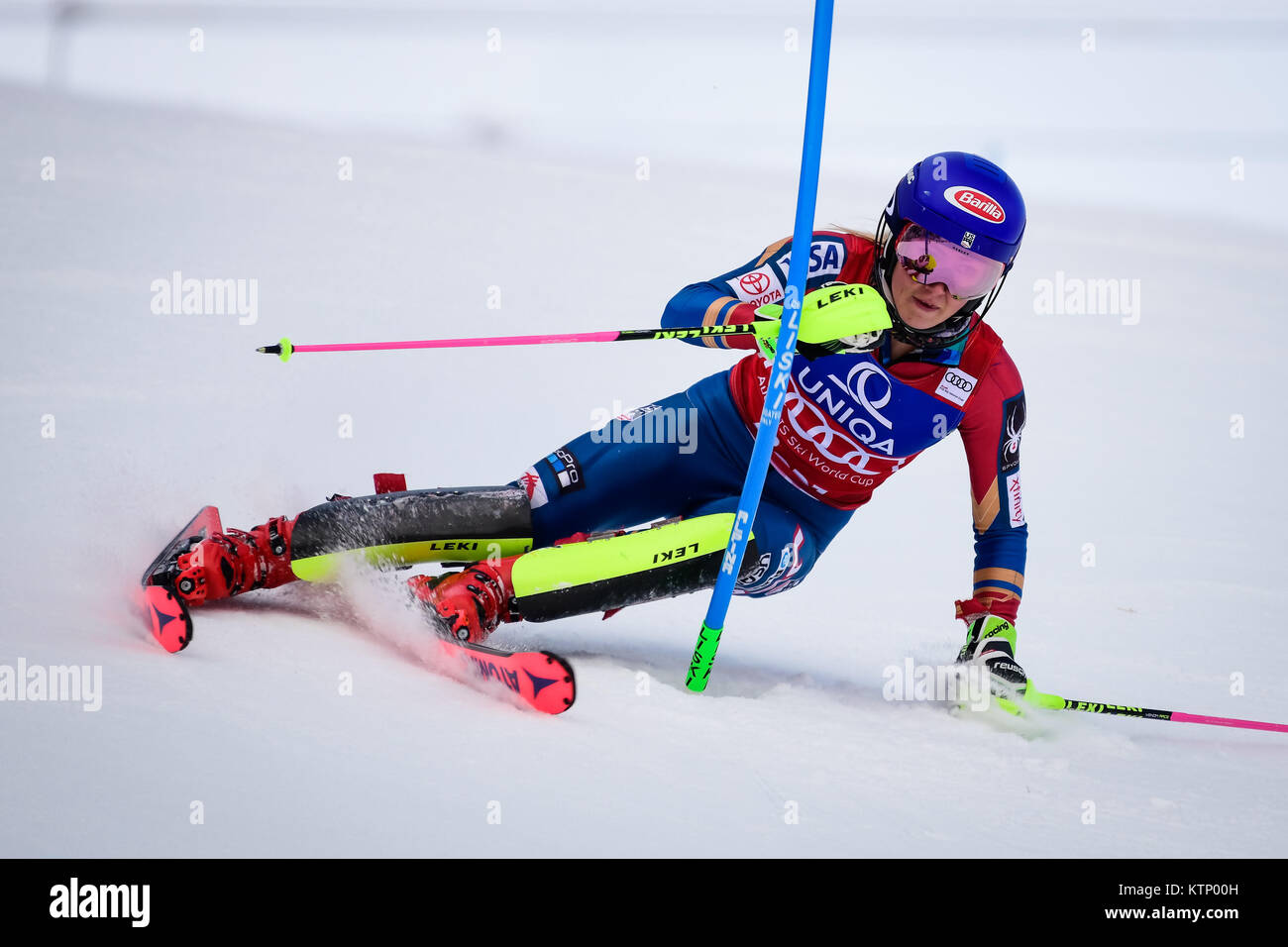 Lienz, Autriche. 28 Dec, 2017. Mikaela Shiffrin de United States fait concurrence au cours de la première exécution de la Coupe du Monde FIS de mesdames course de slalom à Lienz, Autriche, le 28 décembre 2017. Credit : Jure Makovec/Alamy Live News Banque D'Images