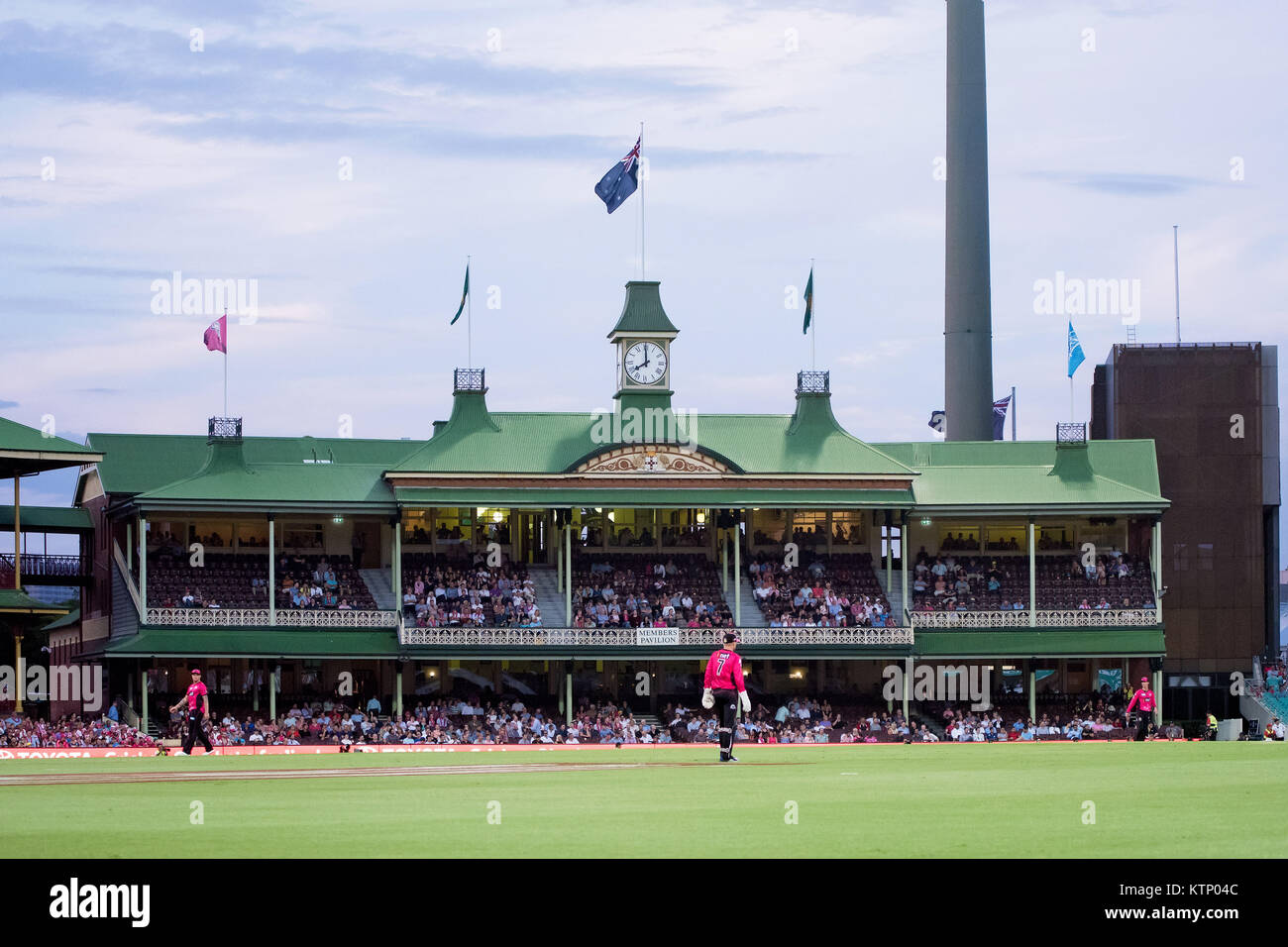 Sydney, Australie. 28 Dec, 2017. Sydney Cricket Ground Membres Stand au KFC Big Bash League Cricket match entre les Sixers de Sydney Adelaide v les grévistes de la CTB à Sydney. Crédit : Steven Markham/Alamy Live News Banque D'Images