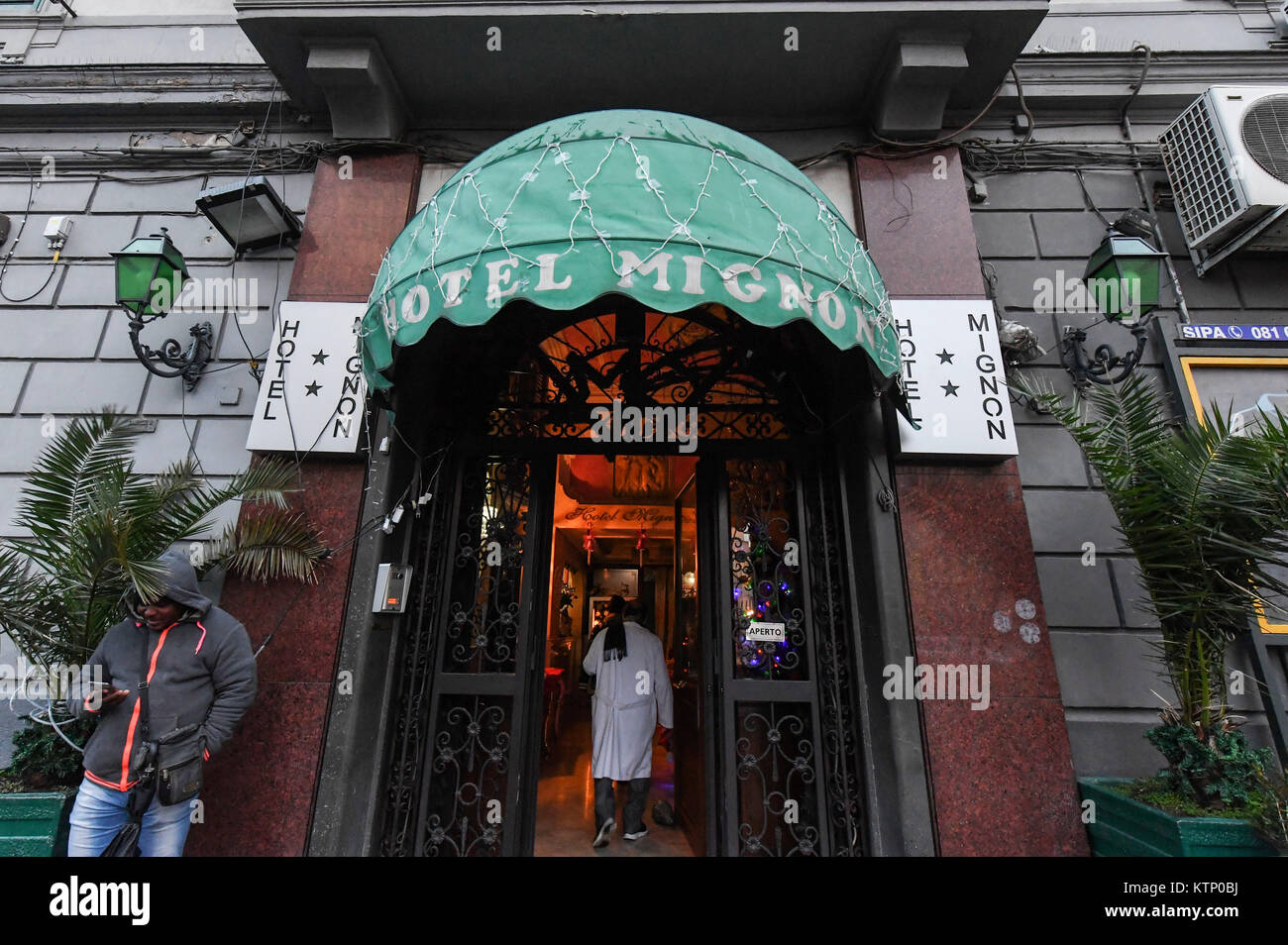 L'hôtel Mignon dans Naples Piazza Garibaldi, flèche de demandes pour le prix de Ciro Di Marzio di Gomorra, joué par Marco D 'Amore Banque D'Images