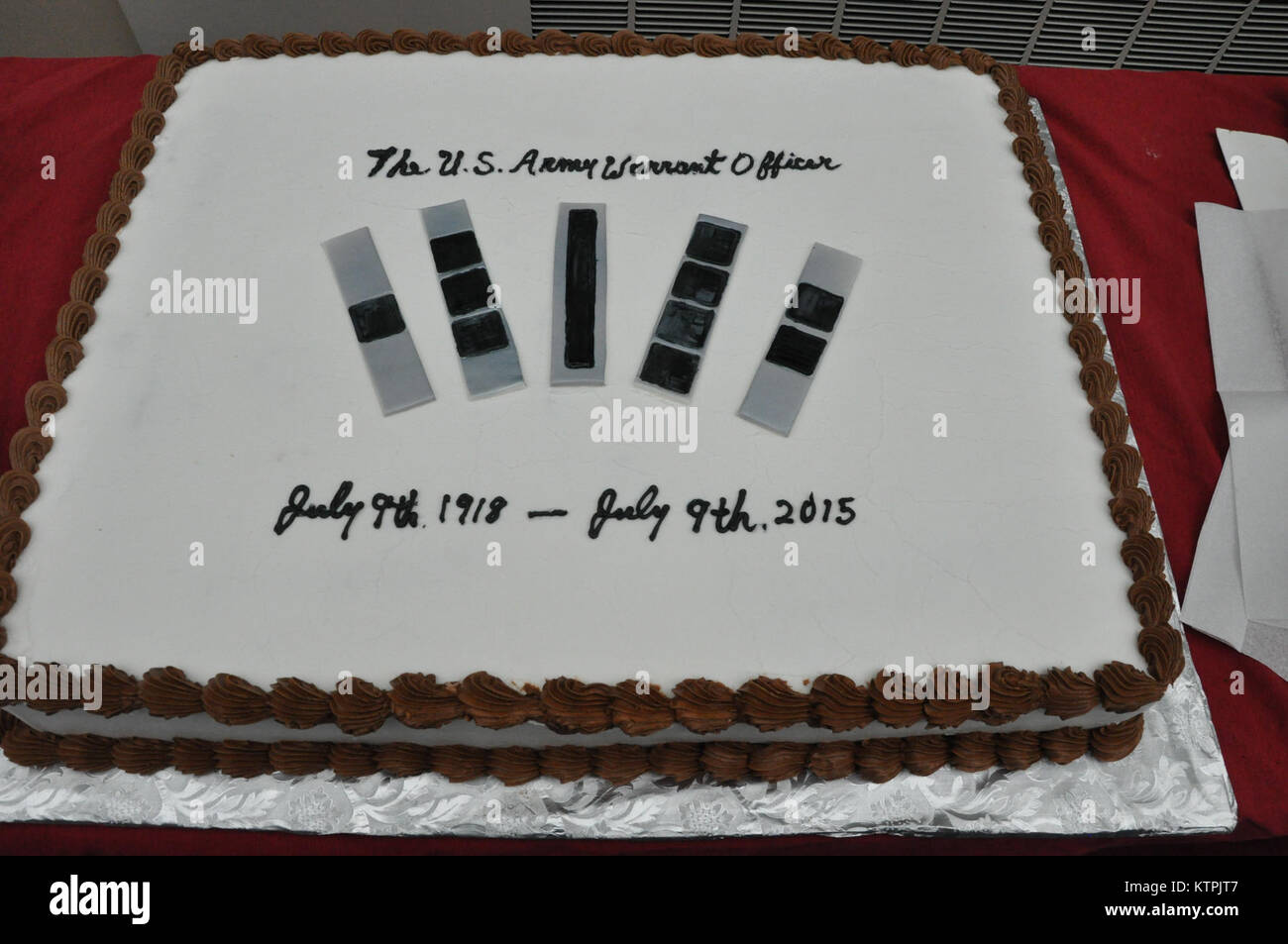 Le Gateau Pour Le 97e Anniversaire De L Adjudant Sur L Affichage A L Etat De New York Siege De La Garde Nationale Dans La Region De Latham Ny Le 9 Juillet L Adjudant De L Armee Le Gateau Pour Le 97e Anniversaire De L Adjudant Sur L Affichage A L Etat De New York Siege De La Garde Nationale Dans La Region De Latham Ny Le 9 Juillet L Adjudant De L Armee