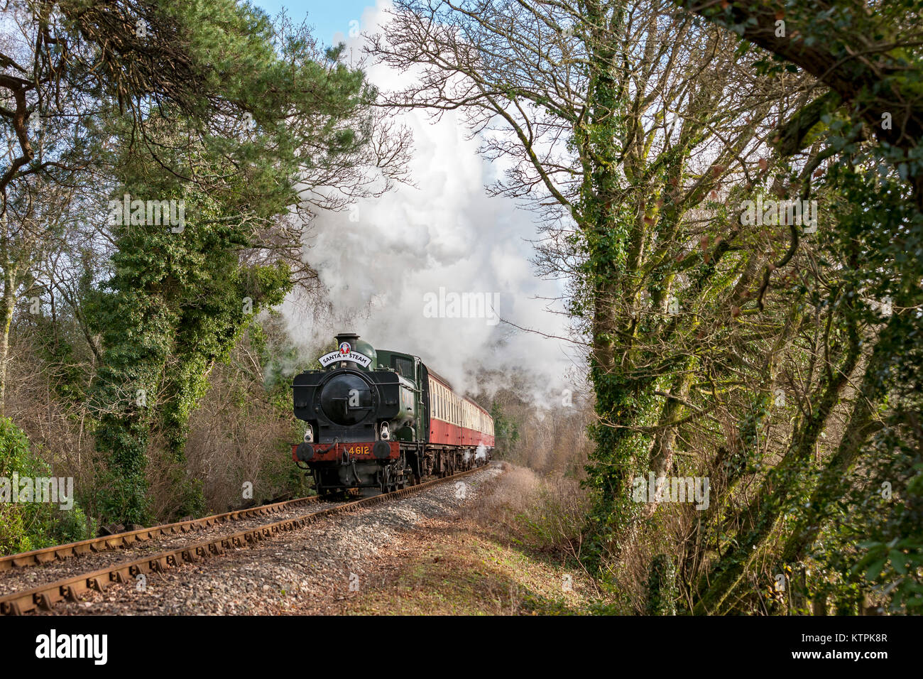 Le long de la vapeur 4612 Cardinham tout droit, Bodmin et Wenford Chemin de fer à vapeur Banque D'Images