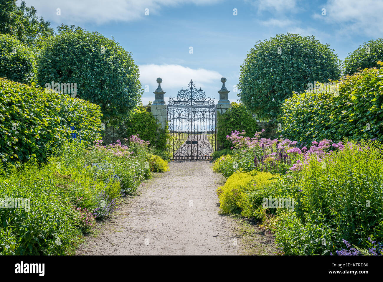 Dunrobin Castle dans une journée ensoleillée, Sutherland, comté de l'Écosse. Banque D'Images