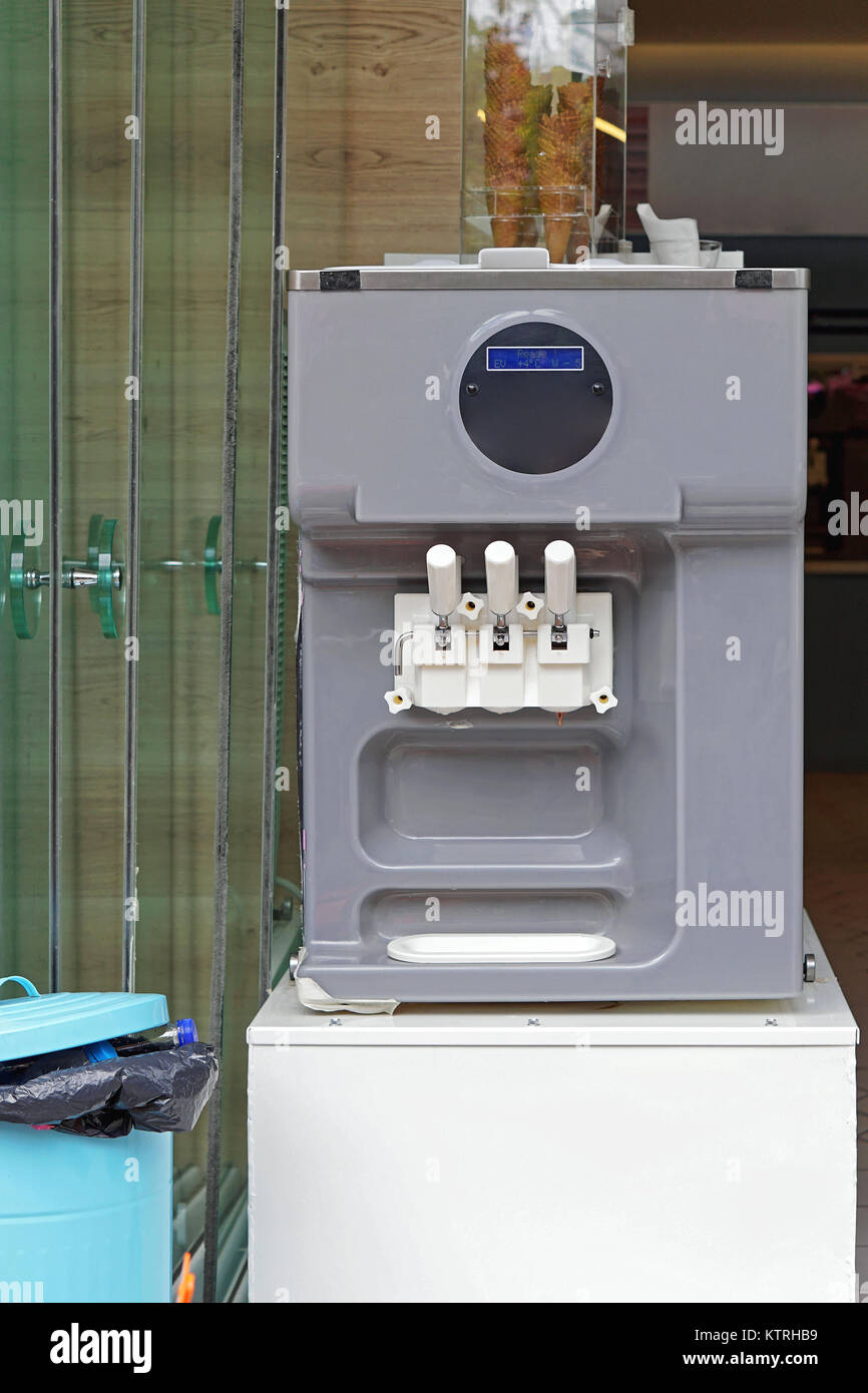 Soft ice cream machine Banque de photographies et d'images à haute  résolution - Alamy