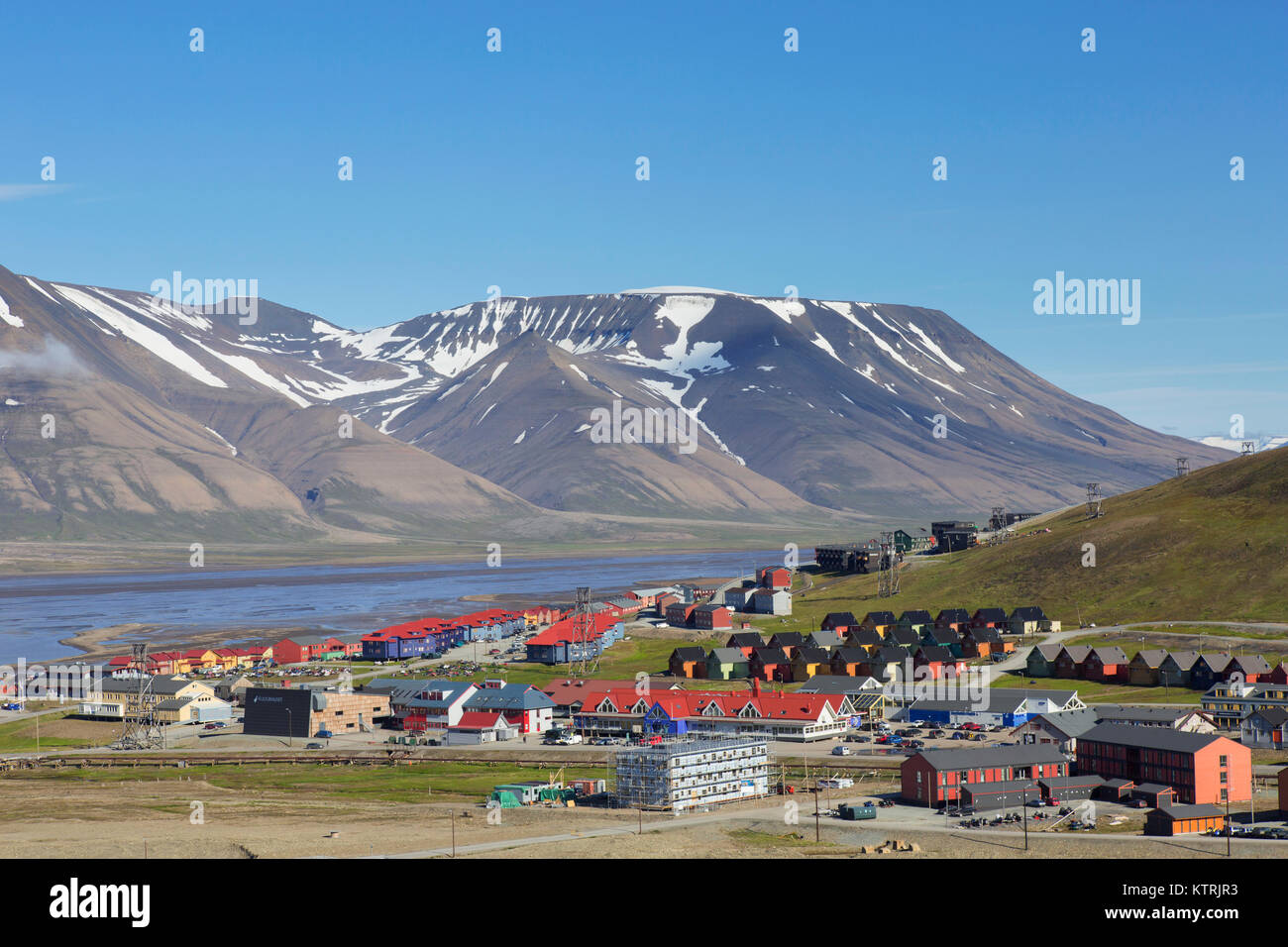 Vue sur la ville en été, Longyearbyen Svalbard Spitzberg / Banque D'Images