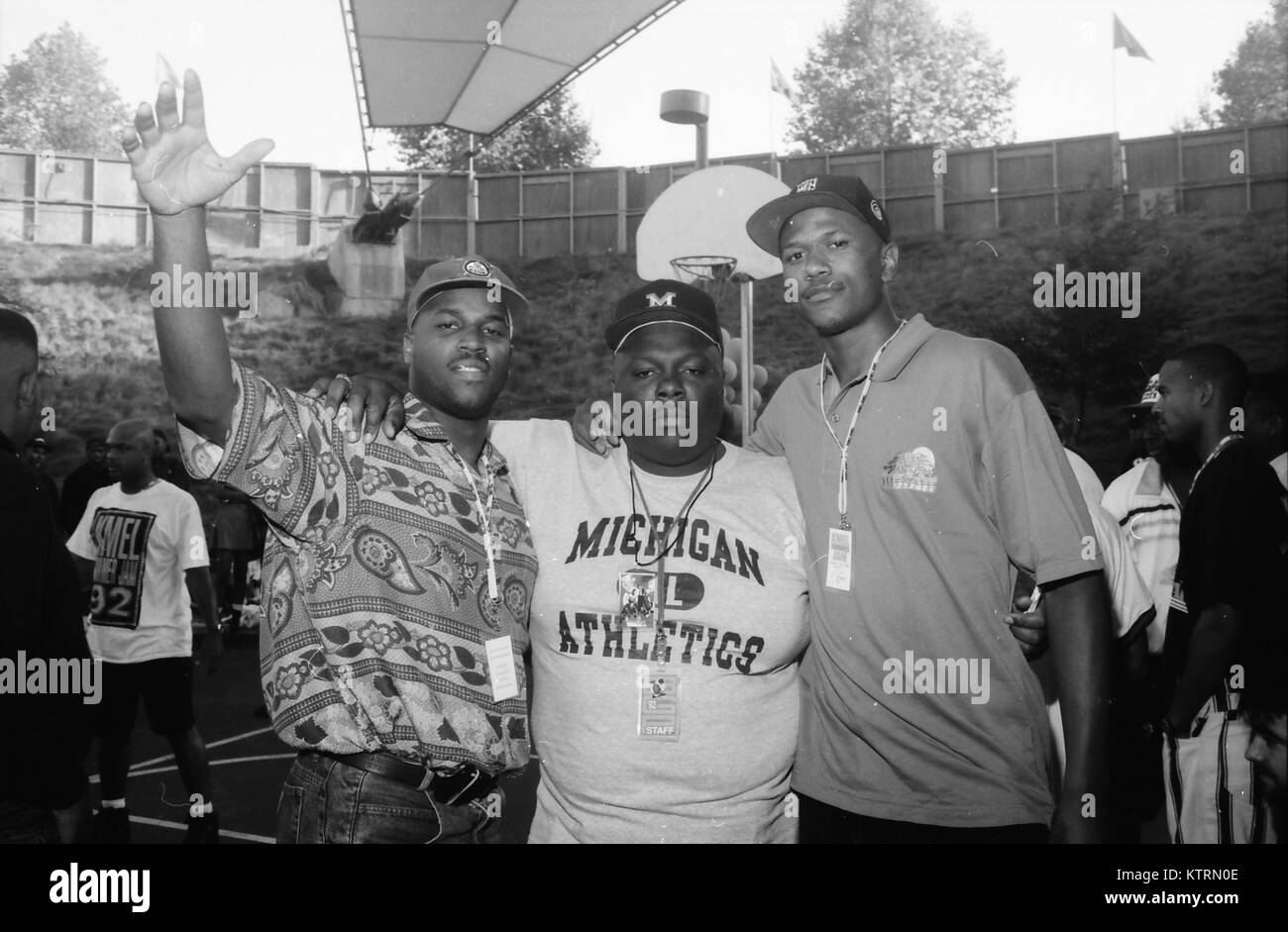 MOUNTAIN VIEW, CA - 1992 : Jalen Rose (à droite) avec des coulisses à KMEL sans nom Summer Jam 1992 Shoreline Amphitheater à Mountain View, Californie le 1 août 1992. Crédit : Pat Johnson/MediaPunch Banque D'Images