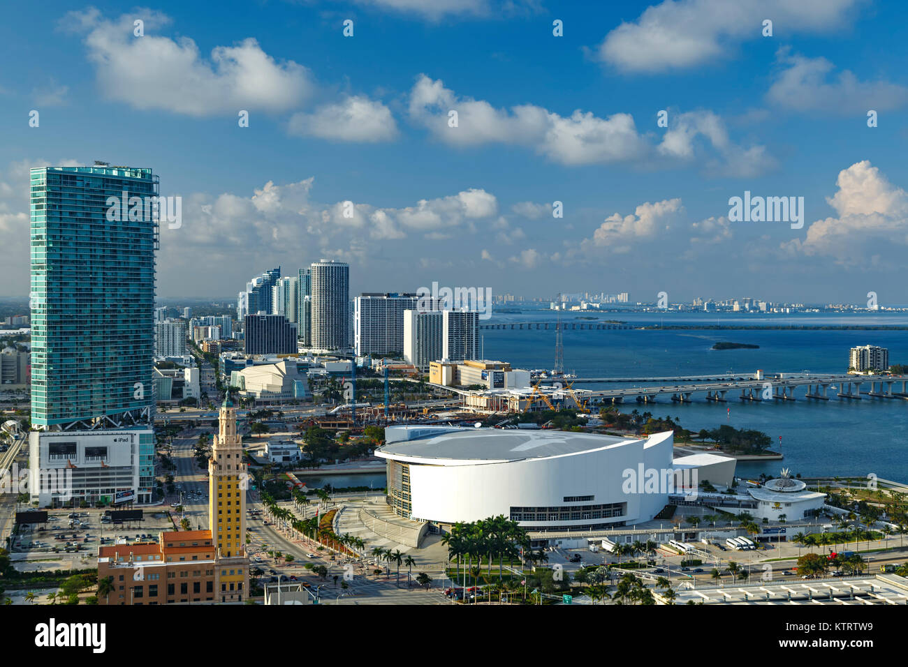 American Airlines Arena et de Biscayne Bay, Miami, Floride, USA Banque D'Images