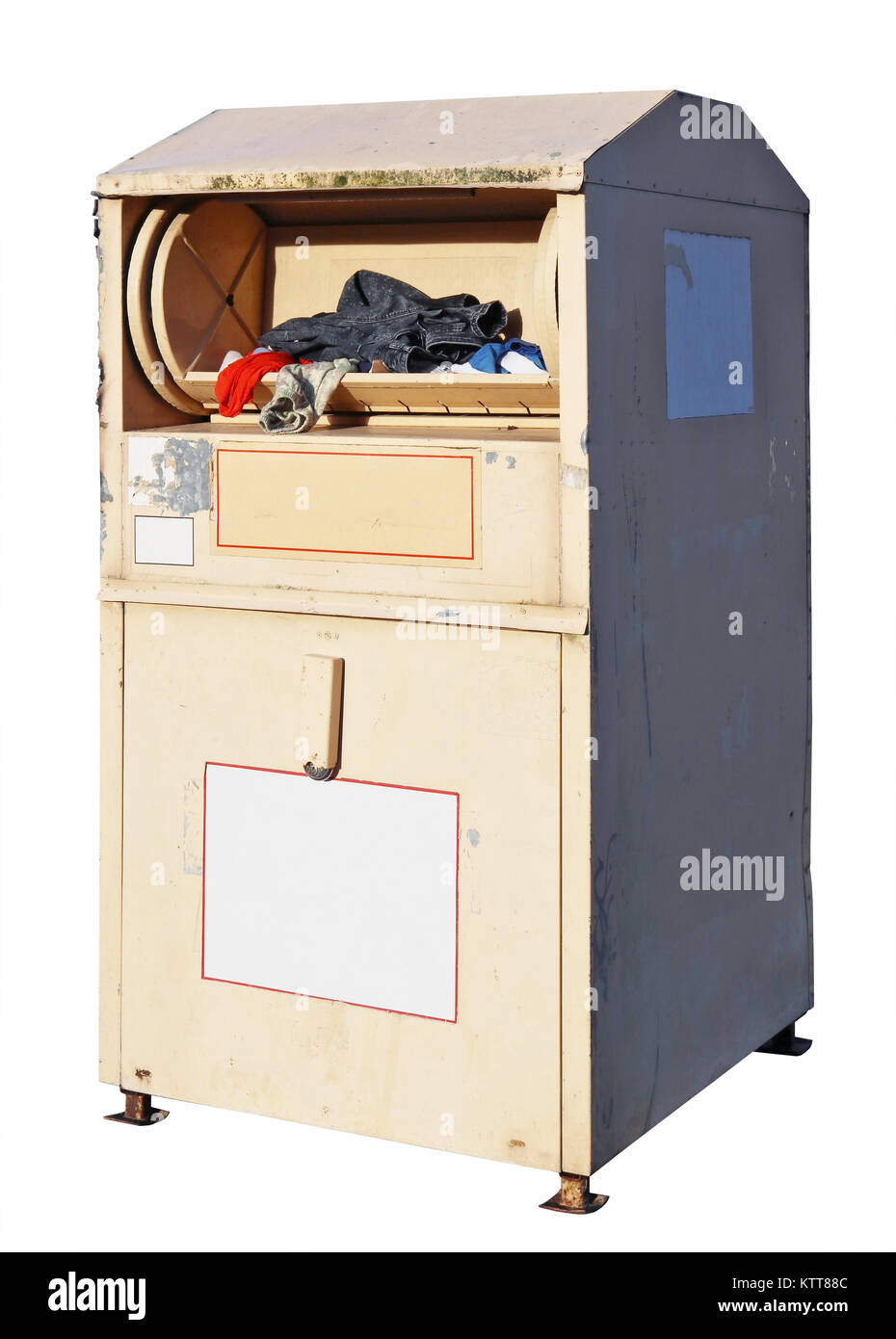 Ville jaune rouillé contenant pour la collecte des vieux vêtements inutiles pour les personnes sans-abri. Isolé sur blanc avec patch. Une journée ensoleillée l'hiver shot Banque D'Images