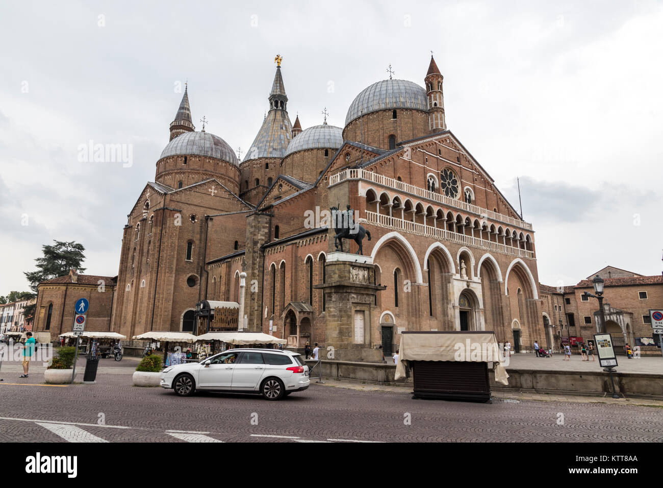 La Basilique de Sant'Antonio di Padova (Basilique de Saint-Antoine), une église pontifical à Padoue, Vénétie, Italie du nord, construit en style roman et Byza Banque D'Images