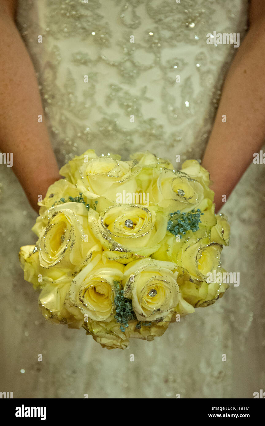 Bride holding a bouquet. Banque D'Images