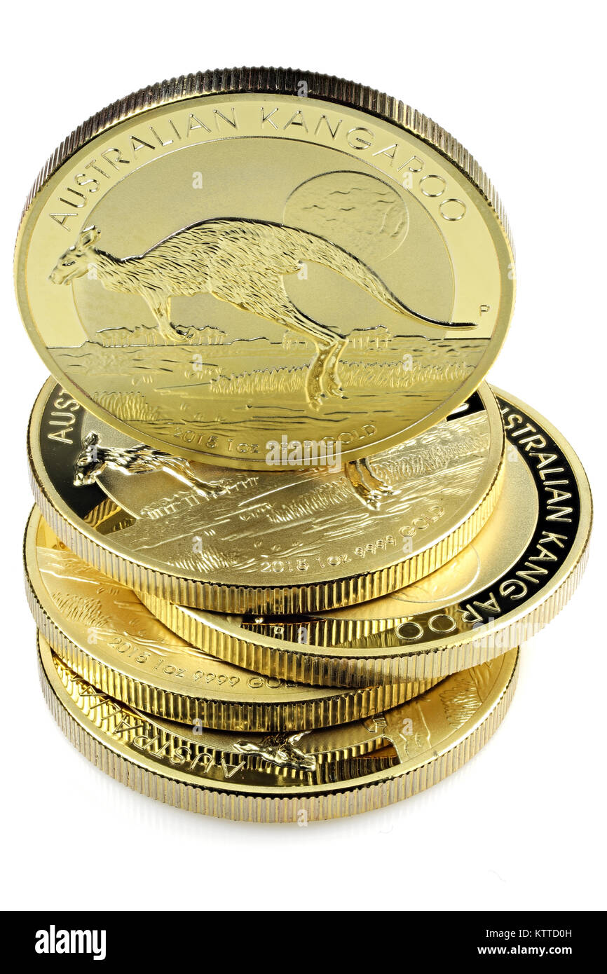 1 onces de kangourou australien Gold Bullion coins isolé sur fond blanc Banque D'Images