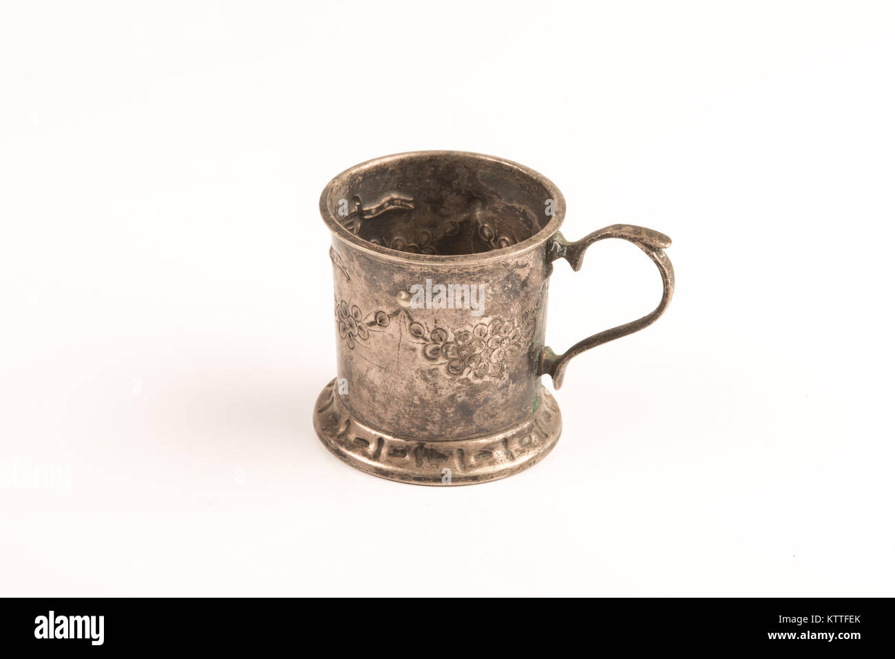Mug décoré d'argent à la main dans l'époque victorienne Banque D'Images