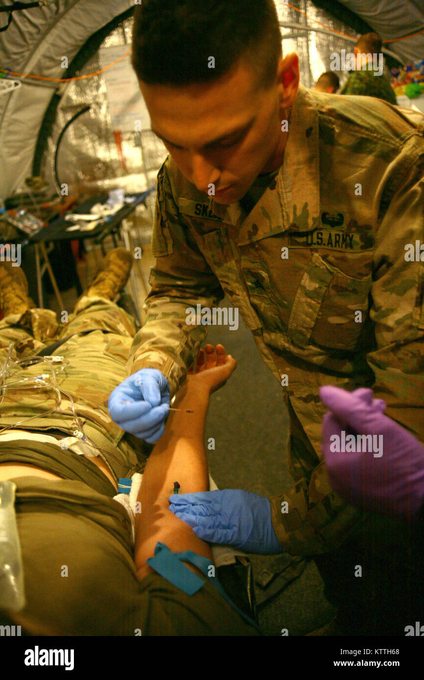L'viv, Ukraine - Sgt. Joseph Skelly, un combat medic affecté à l'Group ...