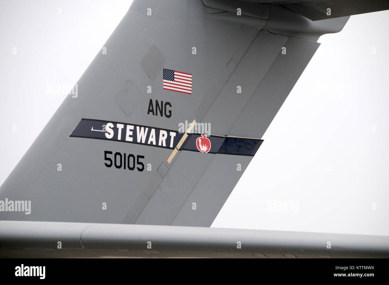 STEWART ANGB, Newburgh, NEW YORK --nouveau flash pour le premier C-17 Globemaster III affecté à la 105e Escadre de transport aérien, le 18 juillet 2011. (U.S. Air Force Photo de Tech. Le Sgt. Michael R. OHalloran)(1992) Banque D'Images