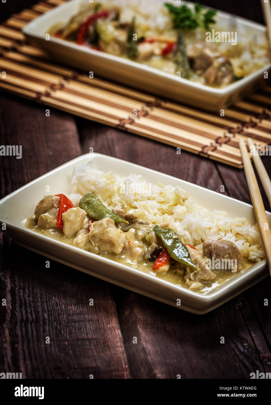 Poulet au curry vert avec les Indiens et les légumes et riz Banque D'Images