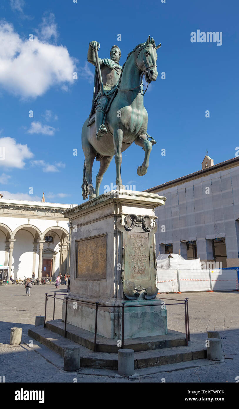 Statue de Ferdinand I de Médicis dans la Piazza della Santissima Annunziata à Florence, Italie Banque D'Images