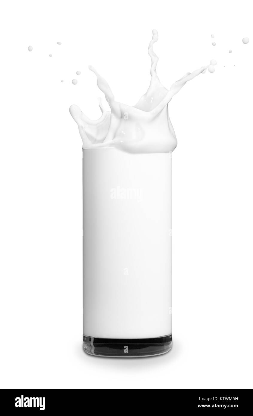 Verre de lait isolé sur fond blanc. Éclaboussures de lait. Verser le lait Banque D'Images