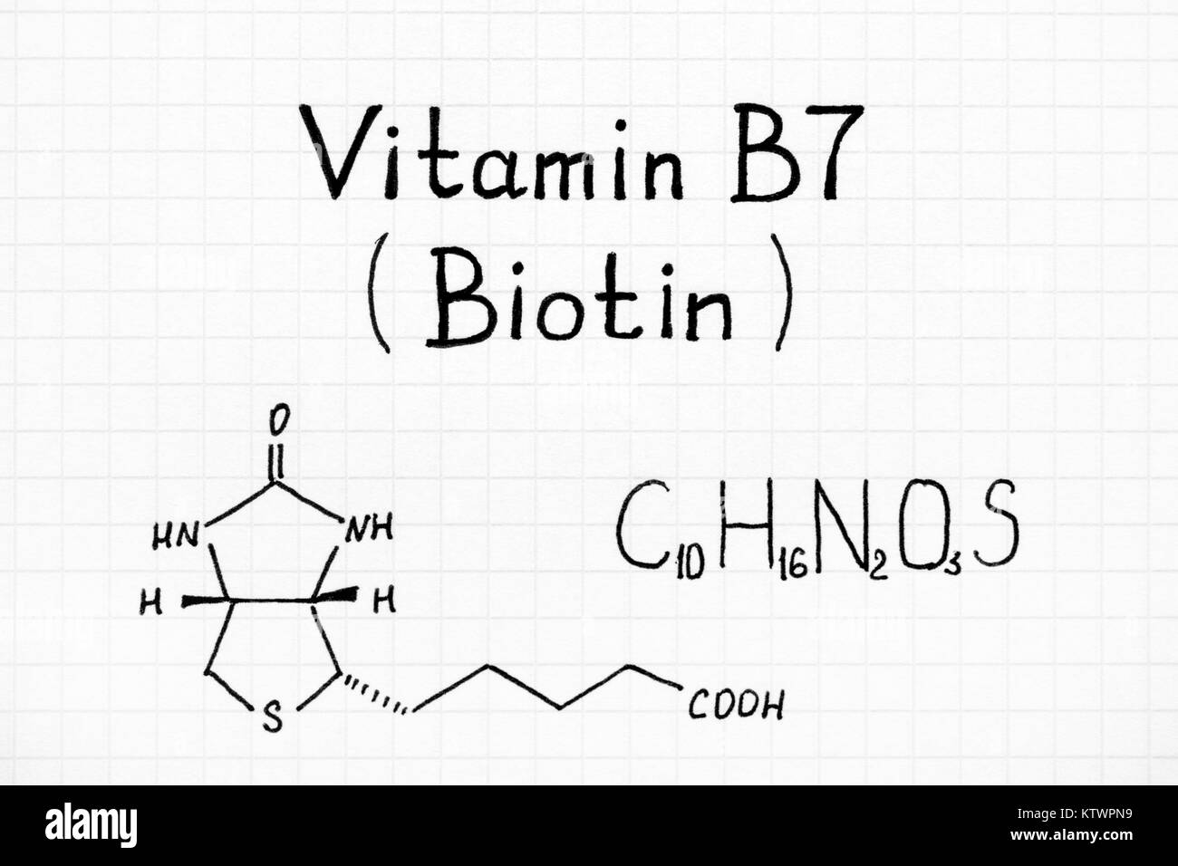Formule chimique de la vitamine B7 (biotine). Close-up. Banque D'Images