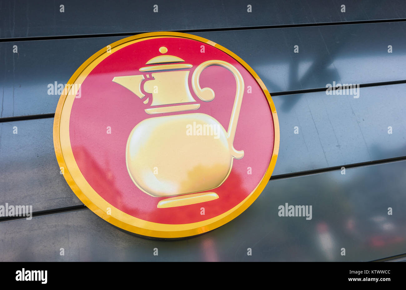 Kaiser's signe sur un supermarché store. Kaiser's est une chaîne de supermarchés allemande appartenant au groupe Tengelmann mais est toujours en processus de vente Banque D'Images