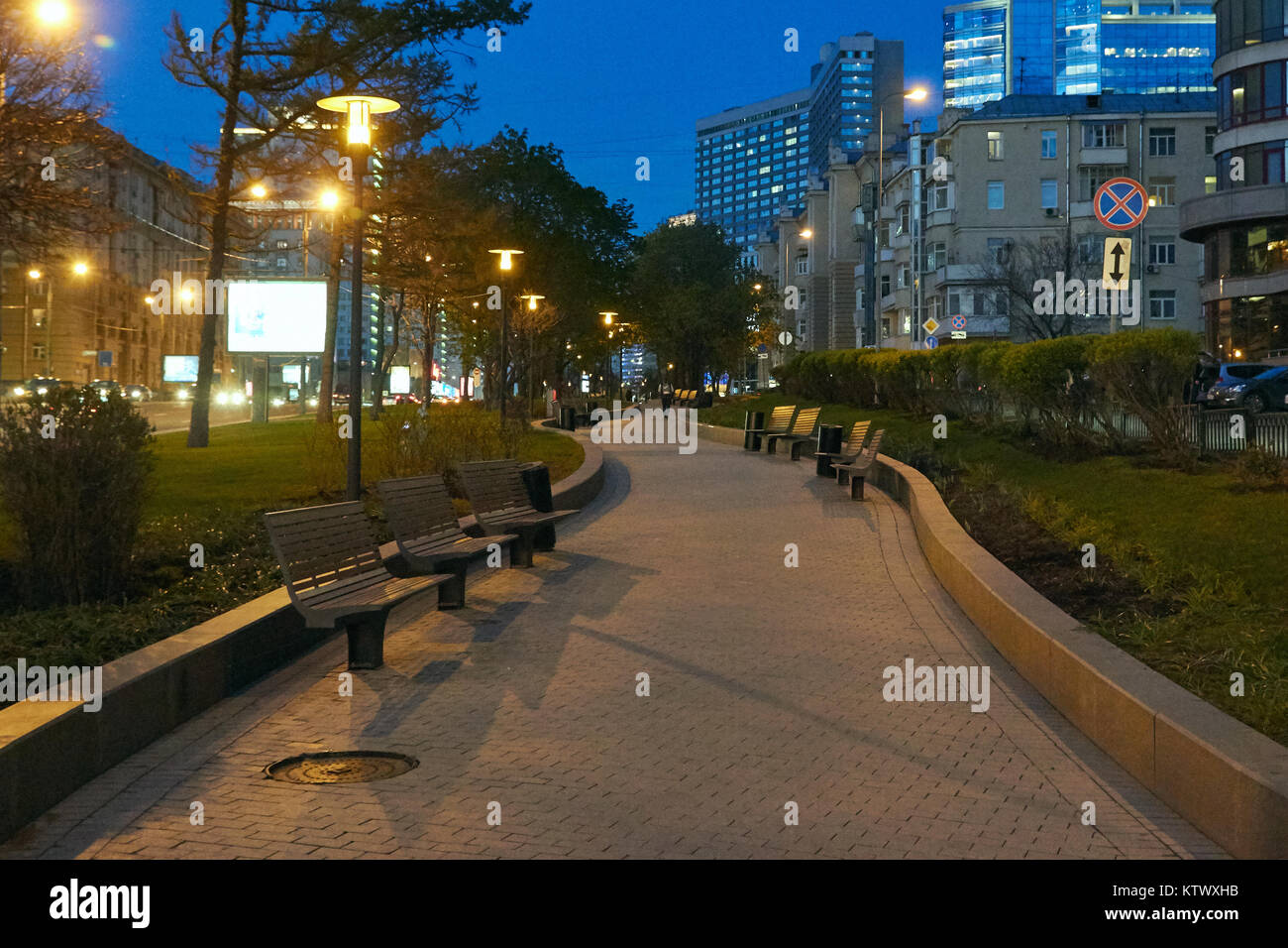 Moscou, Russie - 12 mai 2017 : La route qui longe la rue Noviy Arbat street at night Banque D'Images