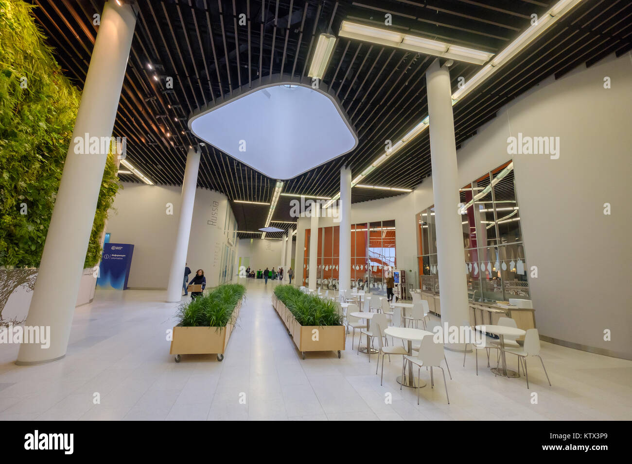 Les gens assistent à Skolkovo Campus Banque D'Images