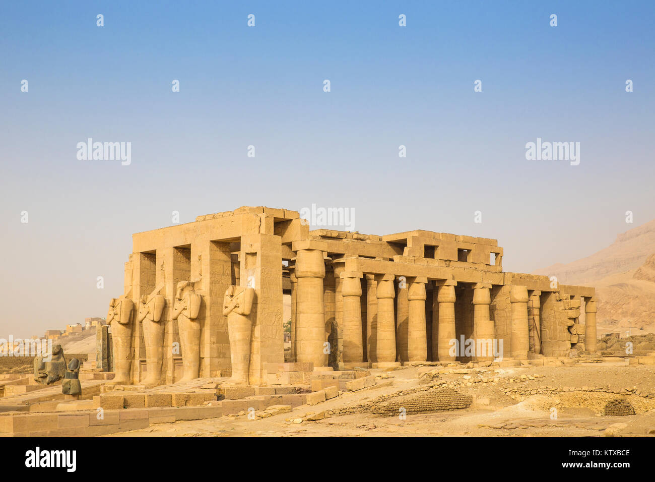 Le Temple de Ramsès II (le Ramesseum), UNESCO World Heritage Site, Cisjordanie, Luxor, Egypte, Afrique du Nord, Afrique Banque D'Images