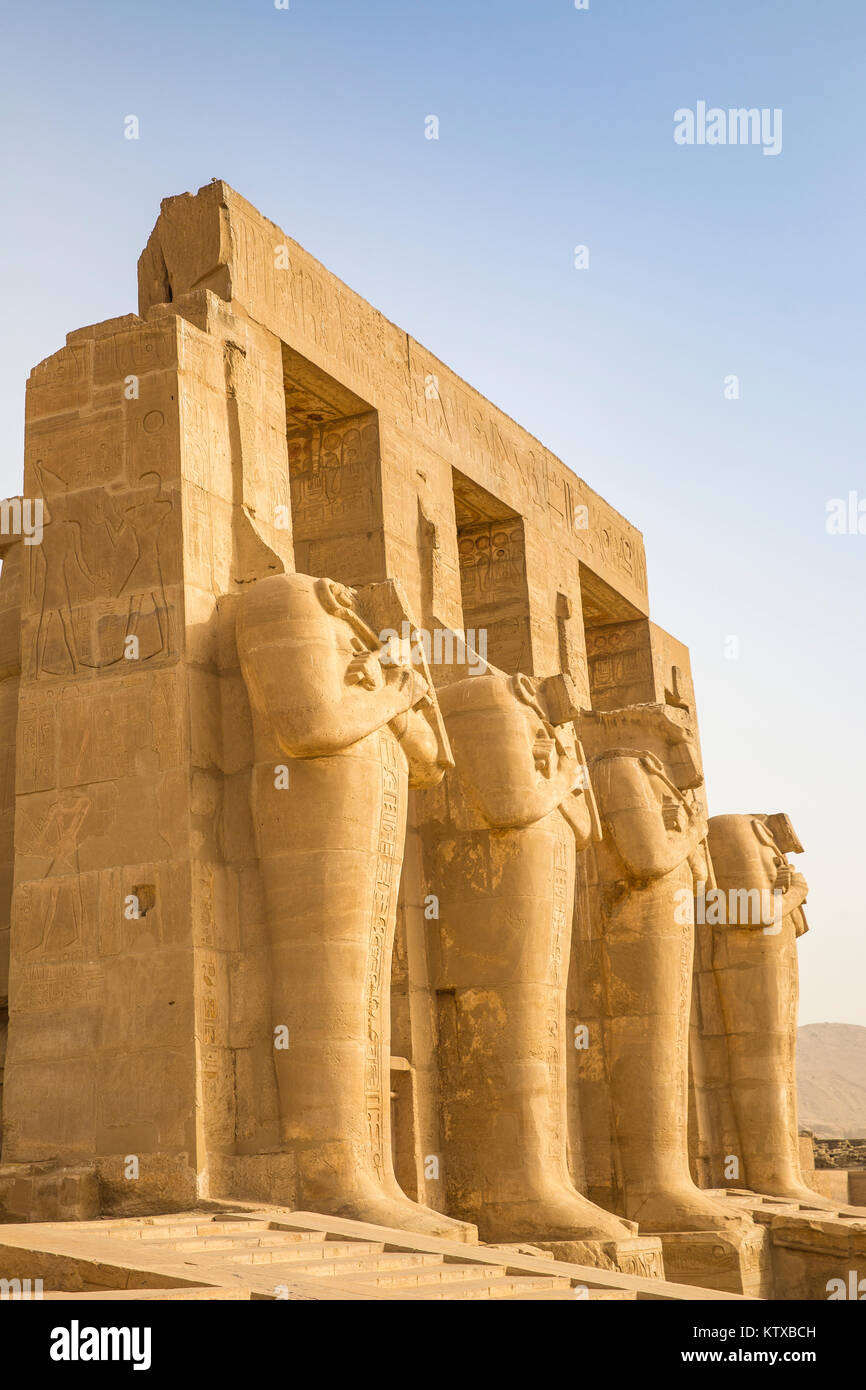 Le Temple de Ramsès II (le Ramesseum), UNESCO World Heritage Site, Cisjordanie, Luxor, Egypte, Afrique du Nord, Afrique Banque D'Images
