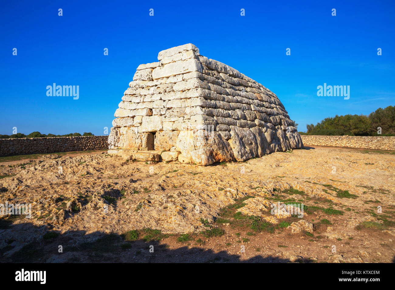 Naveta ou tombe mégalithique sur le site de l'Es Tudons, Minorque, Iles Baléares, Espagne, Méditerranée, Europe Banque D'Images