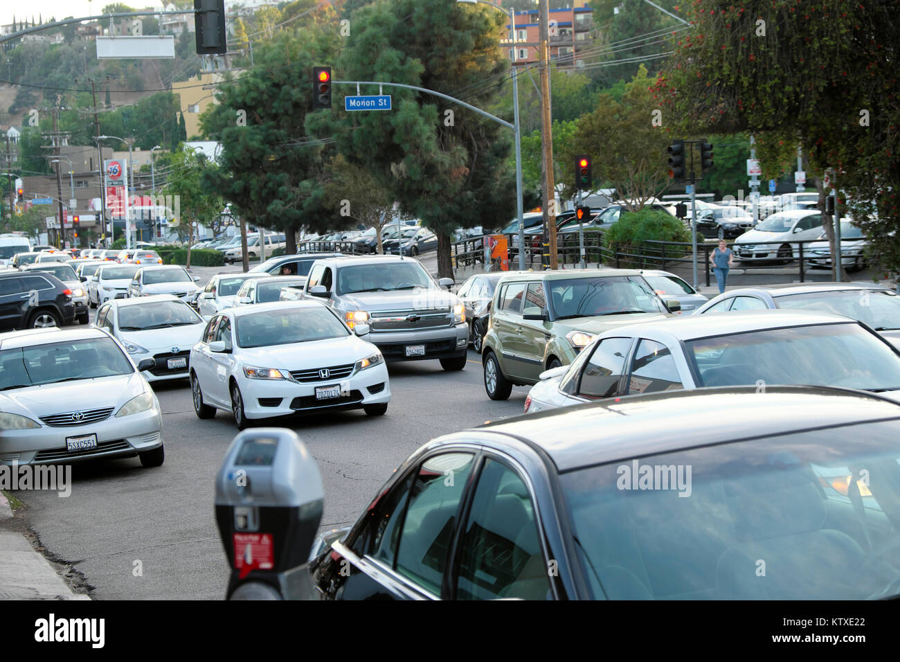 L'encombrement du trafic sur Hyperion Avenue, à la fin de l'après-midi dans le lac d'argent (Silverlake) quartier de LA Los Angeles California US KATHY DEWITT Banque D'Images