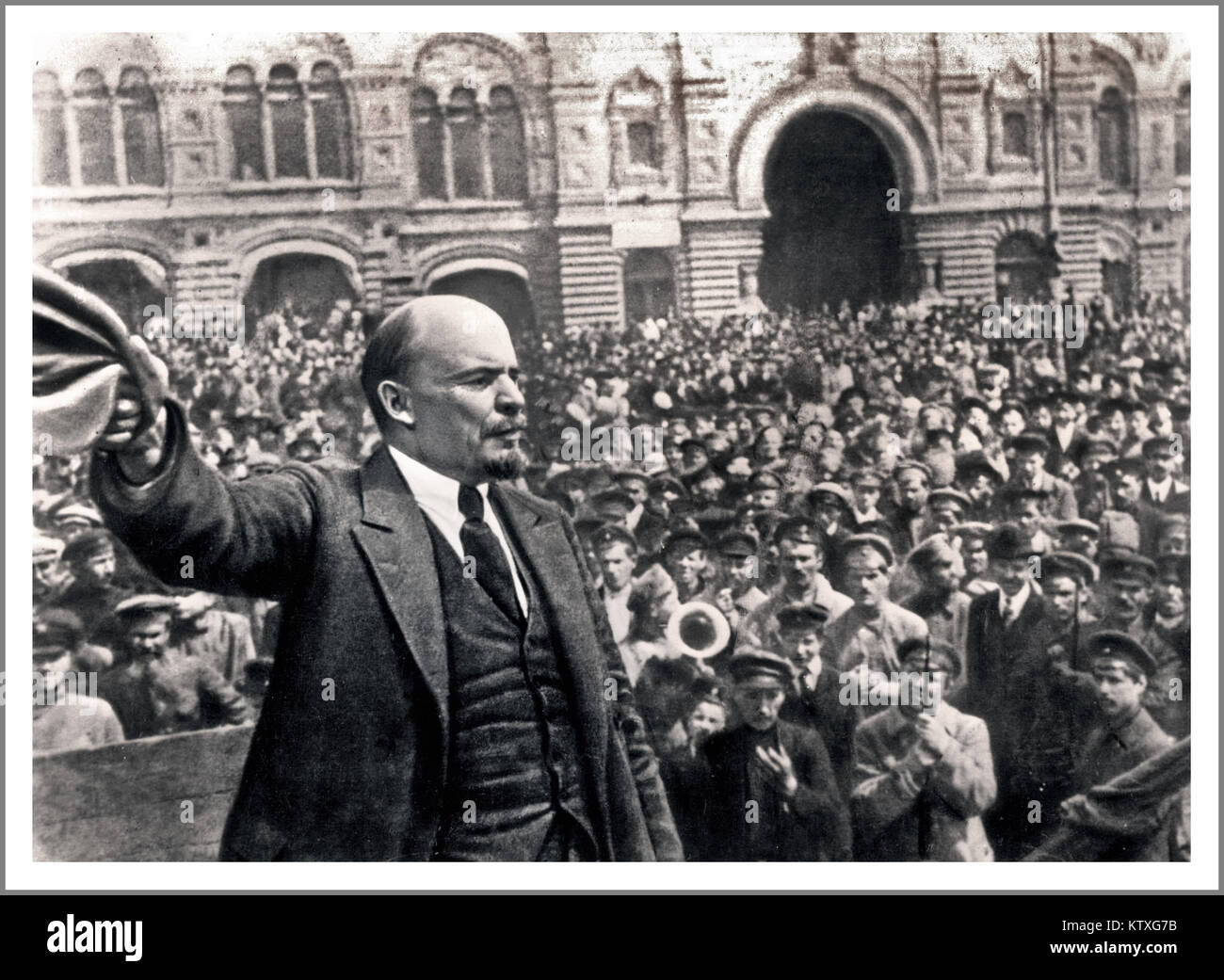 Lénine DISCOURS PUBLIC La photo historique foule Vladimir Lénine bolchevique Révolution russe d'octobre 1917 (par le calendrier russe), a été l'un des plus importants moments de l'histoire moderne La chute de la dynastie des Romanov Banque D'Images