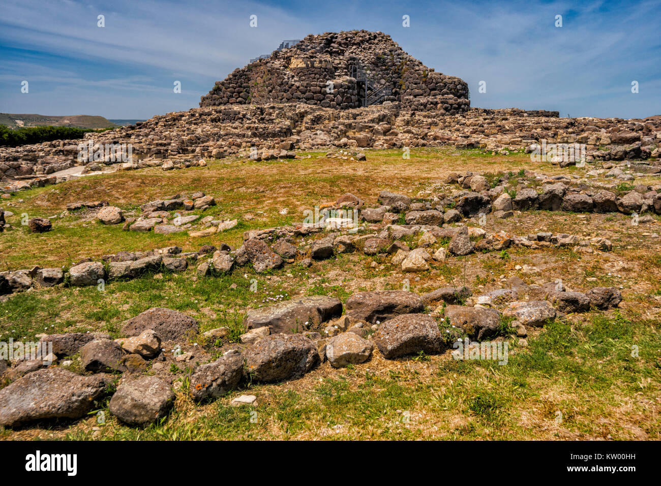 Tour centrale au Nuraghe Su Nuraxi, 17e siècle avant J.-C., structure mégalithique, Âge du Bronze, près de Barumini, Sardaigne, Italie Banque D'Images